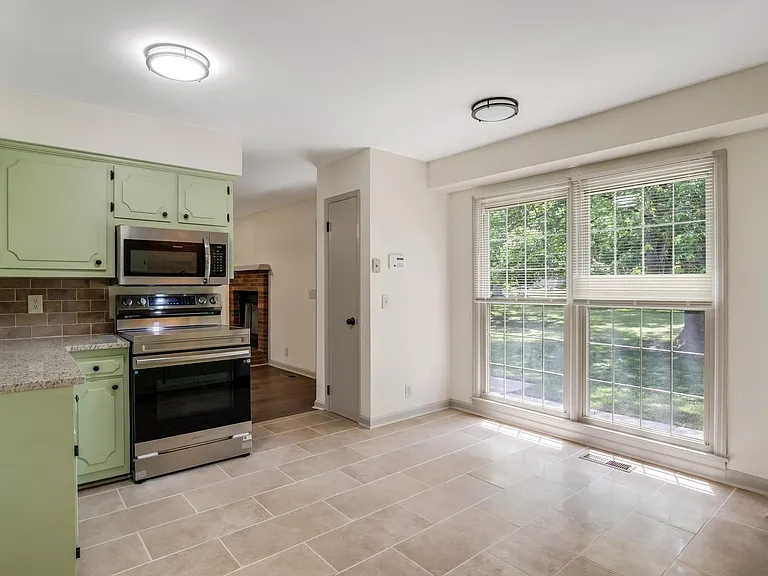 301 Glenwood Dr — Photo 8