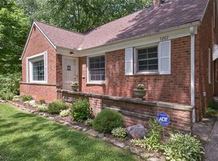 5207 Edenhurst Rd, Cleveland, OH 44124