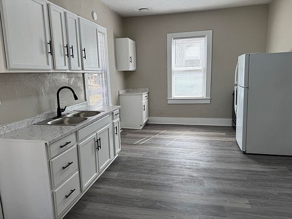 2nd image of 536 Franklin St