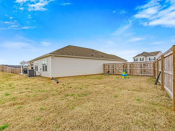 5th image of 176 Crescent Cir