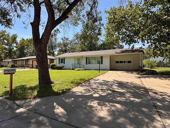 2nd image of 2209 Northview Dr