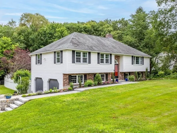 71 Pompositticut St, Stow, MA 01775