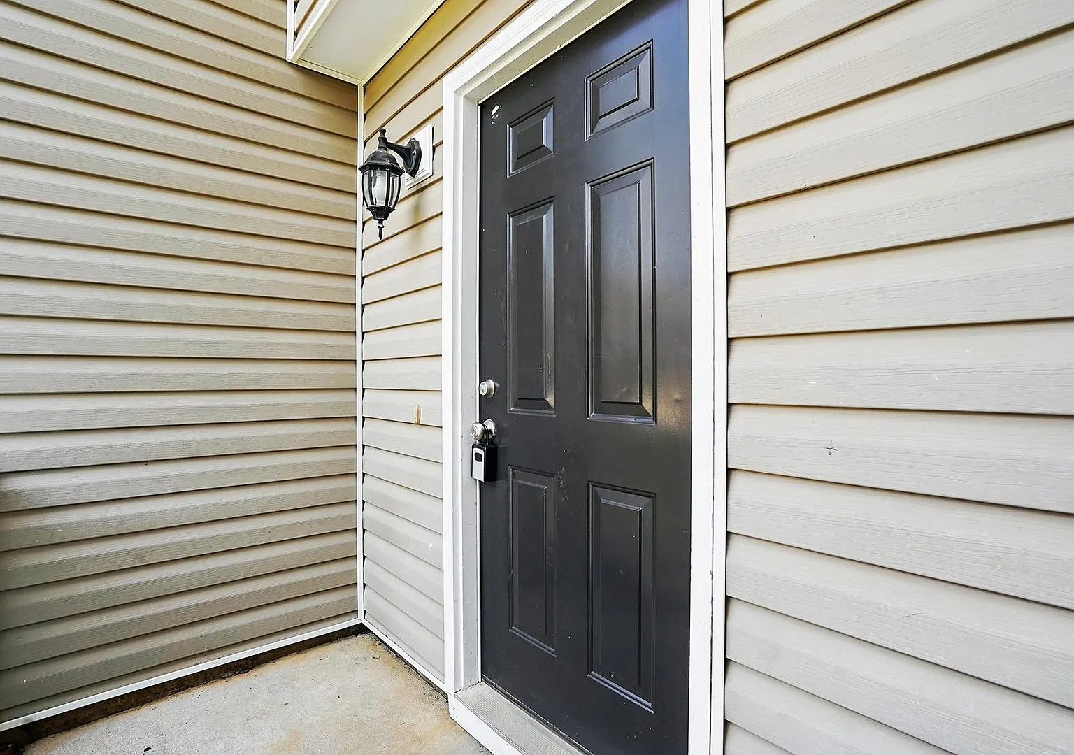 Beautifully Updated Townhome in Clayton Available Now! — Photo 4