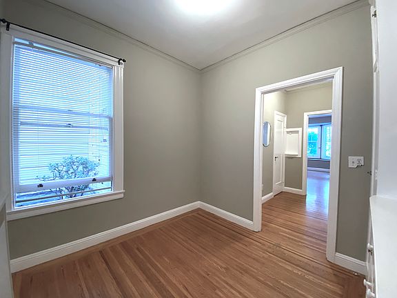 4th image of 1865 Oak St #1