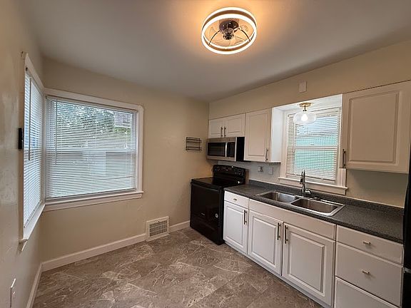 4th image of 13614 Sherry Ave