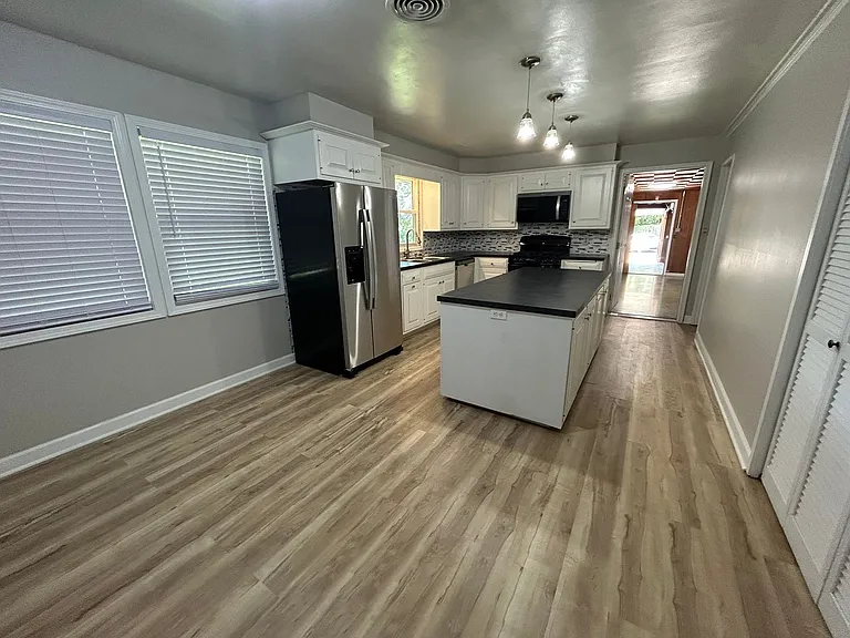 1824 E Kanesville Blvd — Photo 6