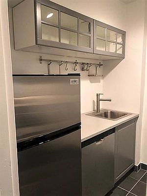 4th image of 100 W 57th St APT 12Q