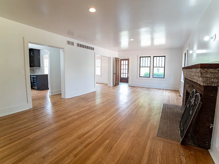 815 W 4th St — Photo 4