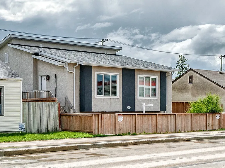 1530 Logan Ave — Photo 16