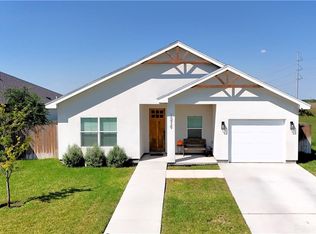 10929 N Baylie Bear Dr, Edinburg, TX 78541