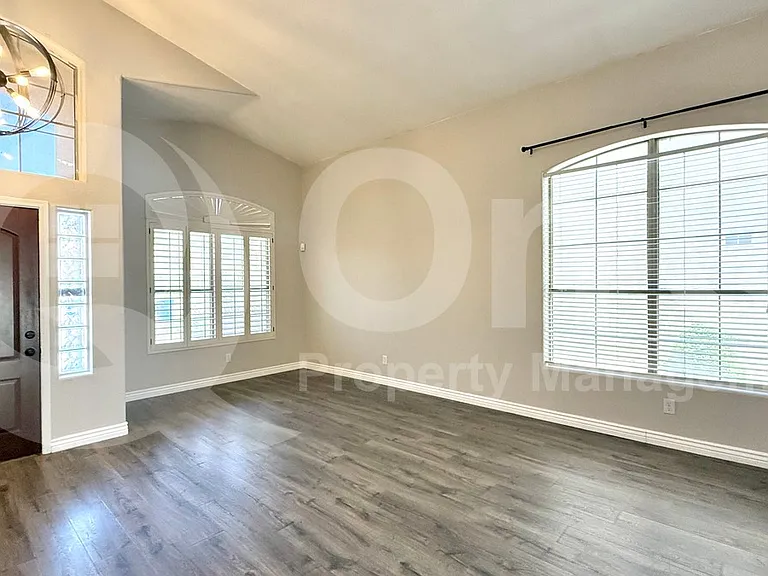 1733 E Harrison St — Photo 8