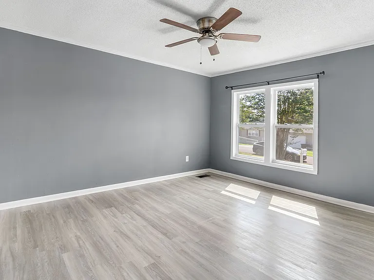 47 Moore Dr — Photo 10