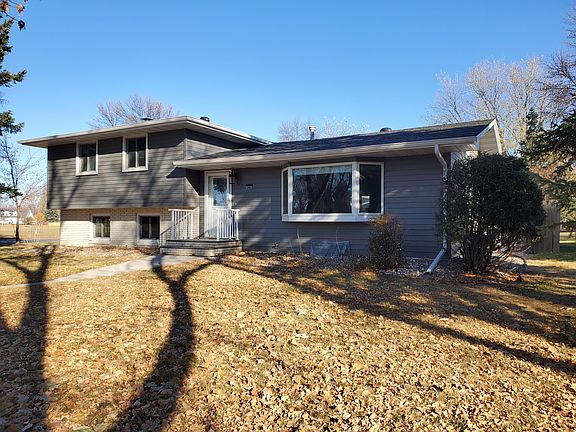 2nd image of 2861 Longfellow Rd N