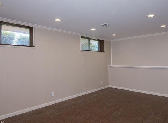 4th image of 26341 Leslie Ave