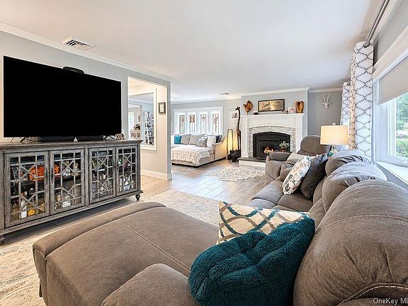 5th image of 76 Corbin Avenue