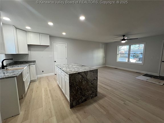4th image of 637 Douglas Ave