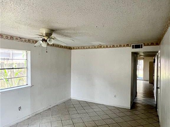 4th image of 2513-15 Caswell Ln