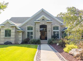 3812 E Cottonwood Rd, Kearney, NE 68845