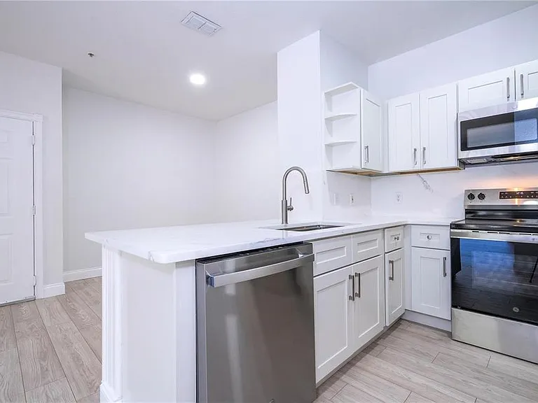 1375 Lake Shadow Cir #11103 — Photo 5