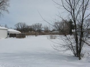 112 7th St, Colona, IL 61241