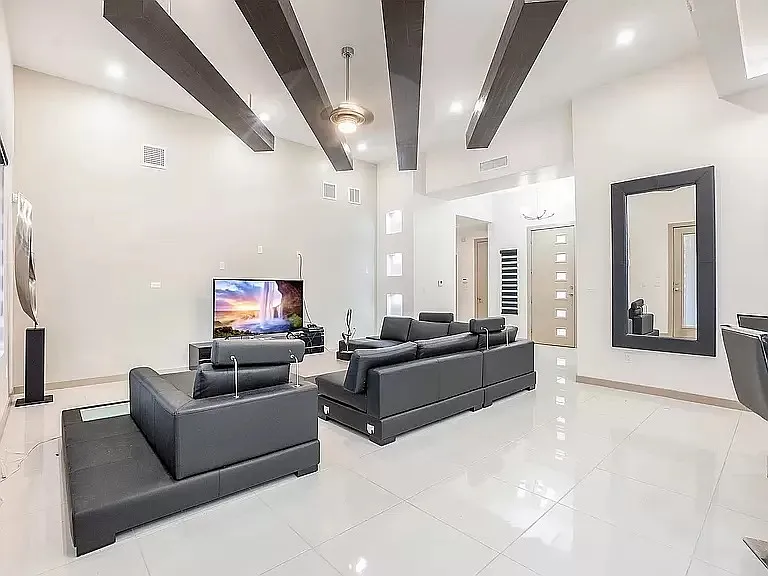 3108 Red Orchard Dr — Photo 2