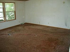 4th image of 105 N East St