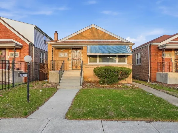 8305 S Paxton Ave, Chicago, IL 60617