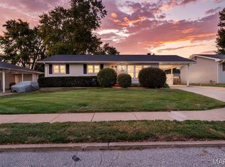 1470 Lindsay Ln, Florissant, MO 63031