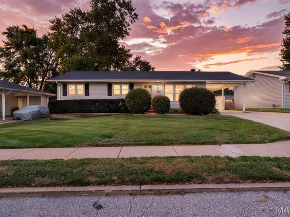 1470 Lindsay Ln, Florissant, MO 63031