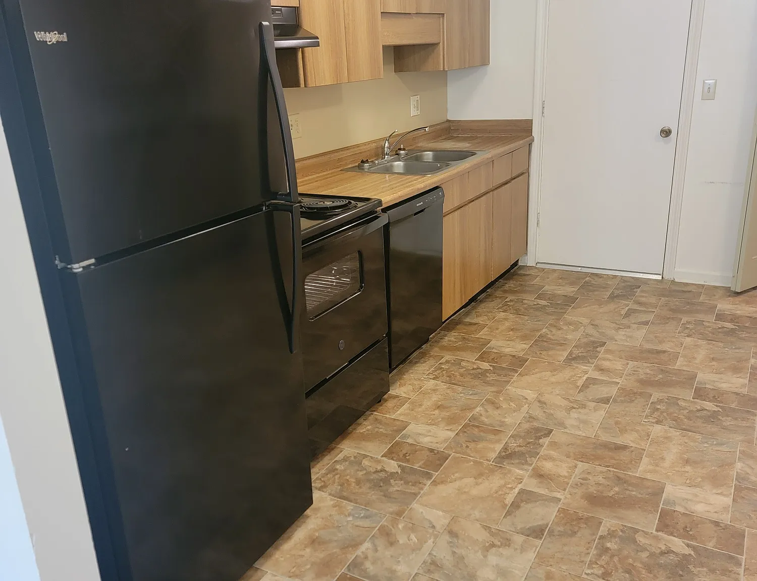3 bed, 1.5 bath, 1200 sqft, $1,200 — Photo 3