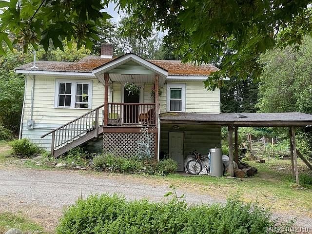 1st image of 220 Fulford Ganges Rd