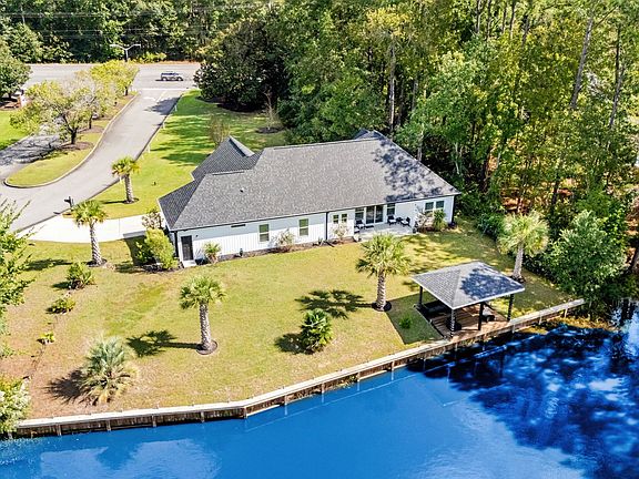 3rd image of 1886 Southwood Dr.