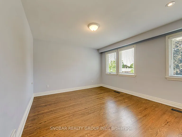 42 Norgrove Cres — Photo 12