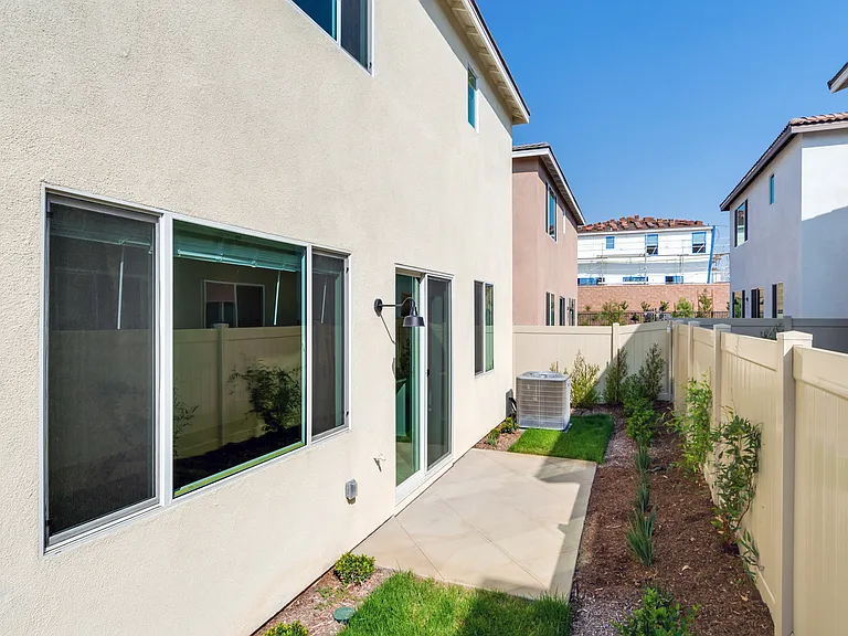 2054 Bergamot St — Photo 21