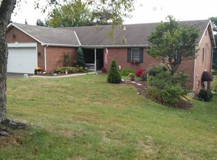 2577 Hilltop Rd, Oakdale, PA 15071