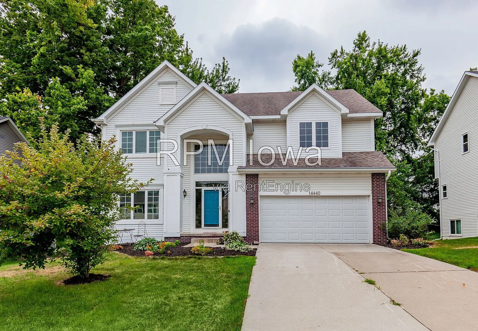 4 bed, 3.0 bath, 2190 sqft, $2,500 — Photo 1