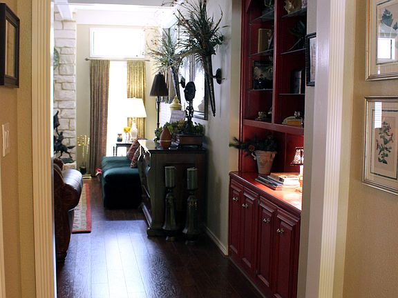4th image of 9619 Oak Springs Dr