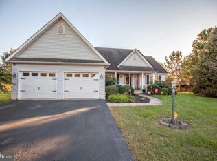 41 Clemson Ln, Falling Waters, WV 25419