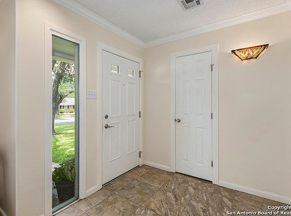 4th image of 430 Rockhill Dr