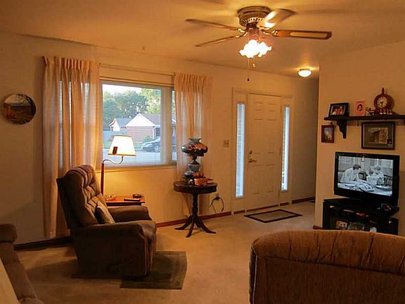 2nd image of 1074 Mystic Ln S