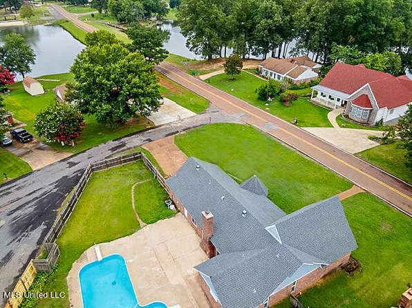 2121 Itasca Dr, Nesbit, MS 38651