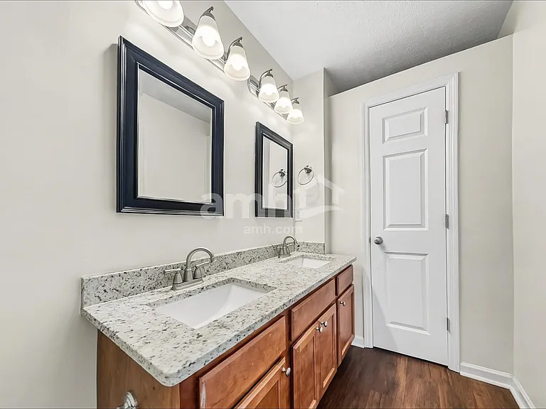 305 Schoolhouse Ct — Photo 12