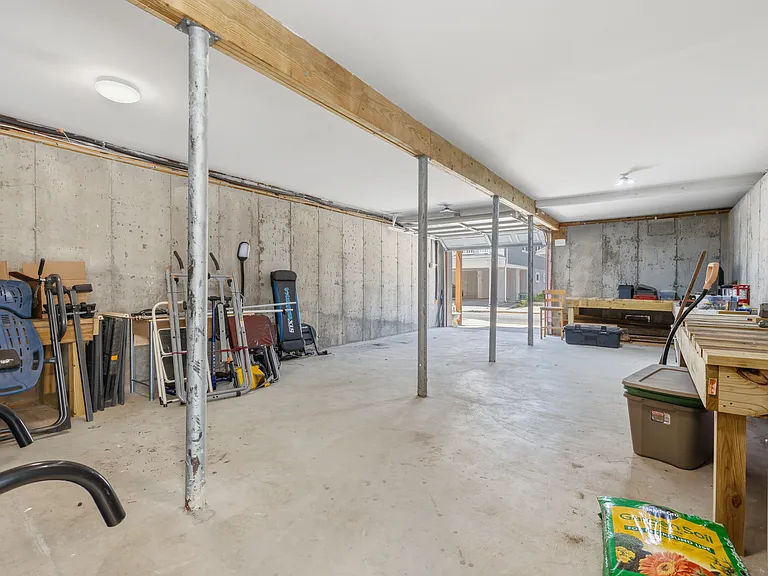 90 Oregon St — Photo 14