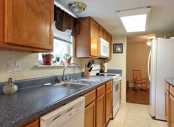 4th image of 428 Belle Chase Dr