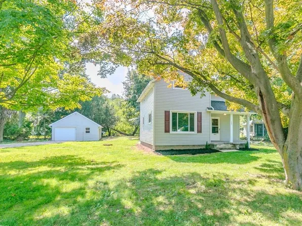 9042 Lake Shore Blvd, Mentor, OH 44060