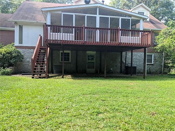 3rd image of 343 Judy Dr