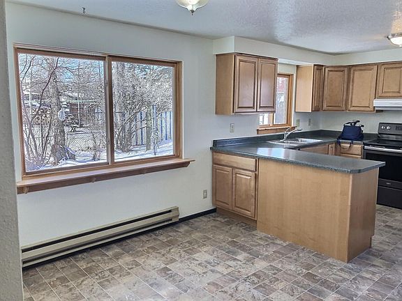 5th image of 386 Quartz Ave