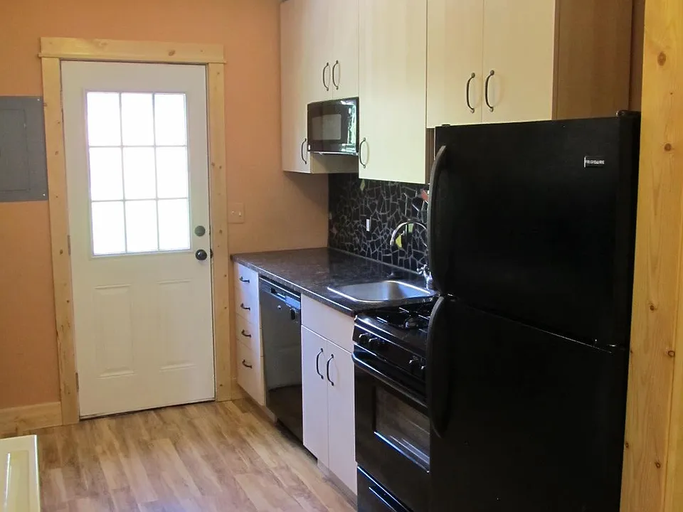 dexter exterior 028