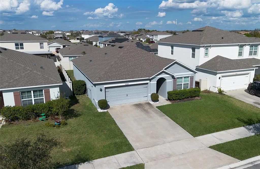 3 bed, 2.0 bath, 1672 sqft, $2,440 — Photo 2