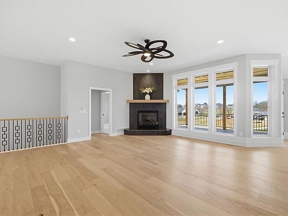 4th image of 8734 N Farley Ave